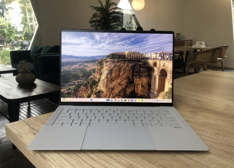 ASUS تطلق جهاز ExpertBook Ultra، خفيف الوزن للغاية وأداء الذكاء الاصطناعي من فئة محطات العمل