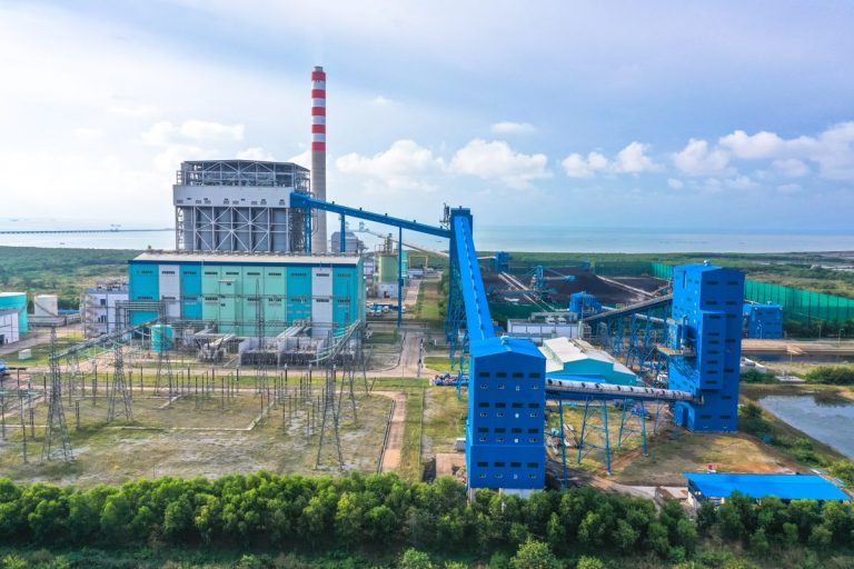 من خلال اعتماد تقنية IBM Maximo، تعمل شركة Cirebon Energi Prasarana على تحسين سلامة المصنع وعملياته