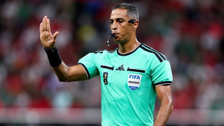 هل الذكاء الاصطناعي ذكي بما فيه الكفاية ليكون حكماً؟ قياس حدود العدالة التكنولوجية على الشبكة والتنس